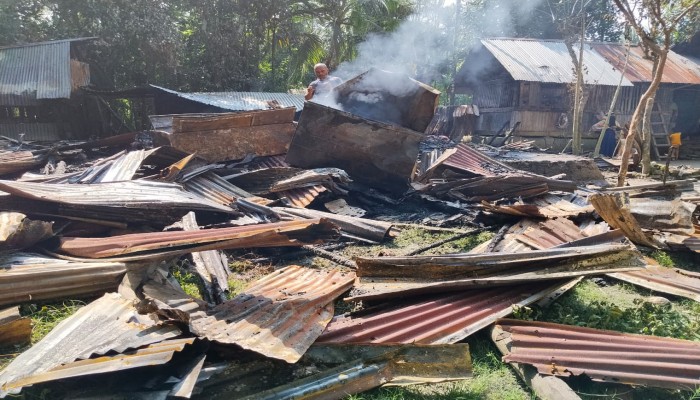 ঝালকাঠি ছাত্রলীগ নেতা বাপ্পির ঘর আগুনে পুড়ে ছাই ১৫ লাখ টাকার ক্ষতি