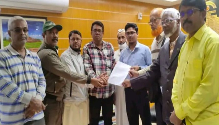 বদলগাছীতে সাংবাদিকদের নিয়ে বিভ্রাত্তিমূলক বক্তব্য প্রদান করায় ইউএনও’র ‘ বিরুদ্ধে আপত্তি পত্র দাখিল