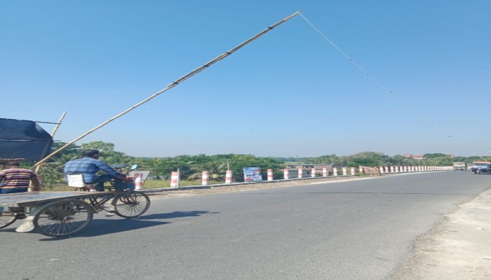 কয়রার চাঁদআলী সেতুর টোল আদায়ের বাঁশের সাথে আঘাত লেগে পড়ে গিয়ে একজনের মৃত্যু