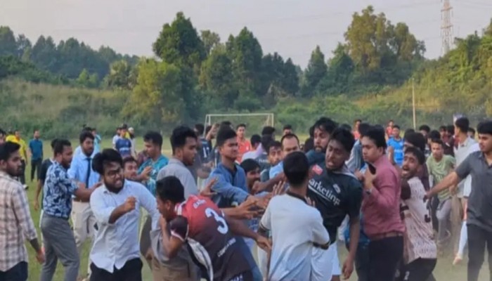 কুবিতে ফুটবল খেলায় মারামারির ঘটনায় একজন অ্যাকাডেমিক ও চারজন হল থেকে বহিষ্কার