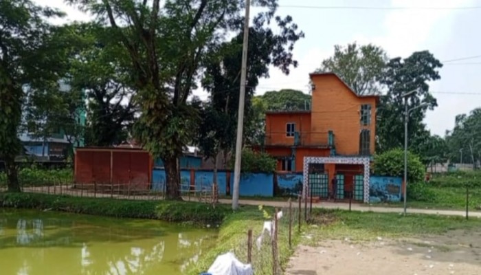 ‎কেন্দুয়ায় উপজেলা চেয়ারম্যানের সরকারি বাসভবনে বসবাস করছেন সহকারী কমিশনার (ভূমি) ‎