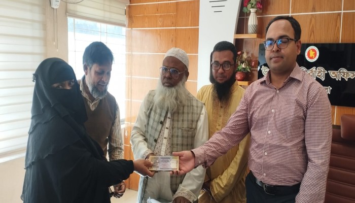 ​বুড়িচংয়ে সমাজসেবা কার্যালয়ের উদ্যোগে সুদমুক্ত ক্ষুদ্রঋণ বিতরণ
