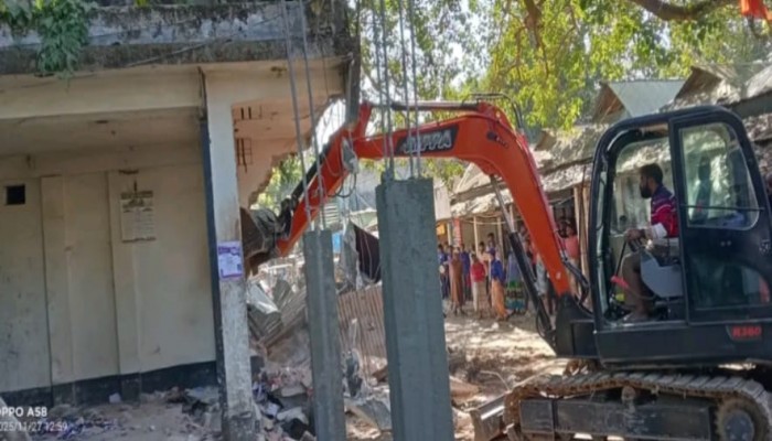 গফরগাঁওয়ে খাস জমিতে অবৈধ স্হাপনা উচ্ছেদ