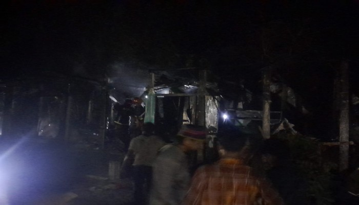 বুড়িচংয়ে বিদ্যুৎ শর্ট সার্কিটে অগ্নিকাণ্ডে বসতঘর পুড়ে ছাই