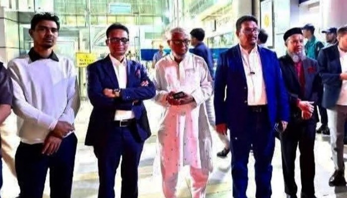 বেগম জিয়ার চিকিৎসার খবর নিতে ঢাকায় আরিফুল হক চৌধুরী