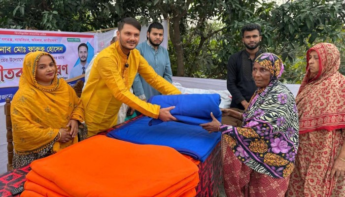 ​শতাধিক পরিবারের মাঝে শীতবস্ত্র বিতরণ করেছেন যুবঅধিকার পরিষদের কেন্দ্রীয় নেতা ফারুক হোসেন
