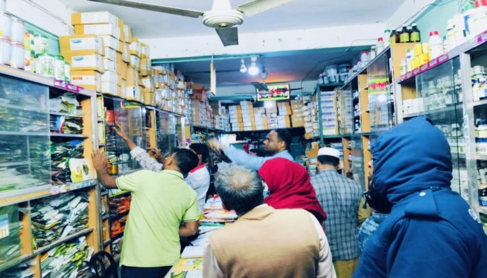 হোসেনপুরে-নকল বীজের দোকানে ভ্রাম্যমাণ আদালতের অভিযান- জরিমানা আদায় ও নকল বীজ ধ্বংস