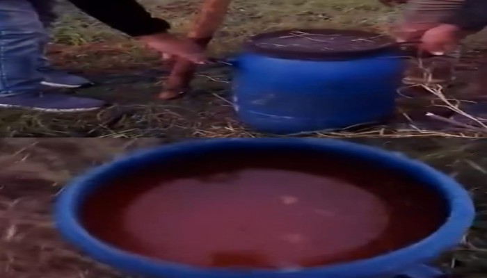 শেষ সময়েও আপসহীন কালীগঞ্জ থানার ওসি  মাদক বিরোধী অভিযানে উদ্ধার ১২ ড্রাম চোলাই মদ তৈরর সরঞ্জাম