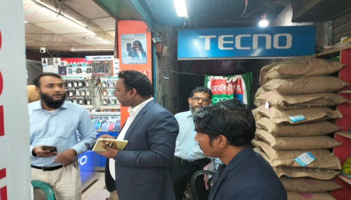 ত্রিশালে মানহীন বীজ জব্দ ও ভ্রাম্যমান আদালতের জরিমানা