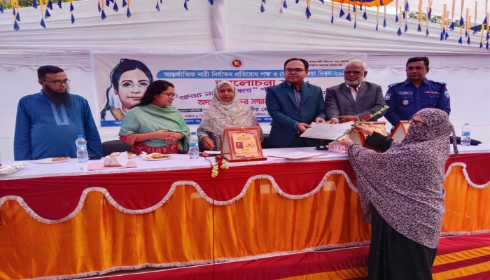 ​বুড়িচংয়ে আন্তর্জাতিক নারী নির্যাতন প্রতিরোধ পক্ষ ও বেগম রোকেয়া দিবস পালিত