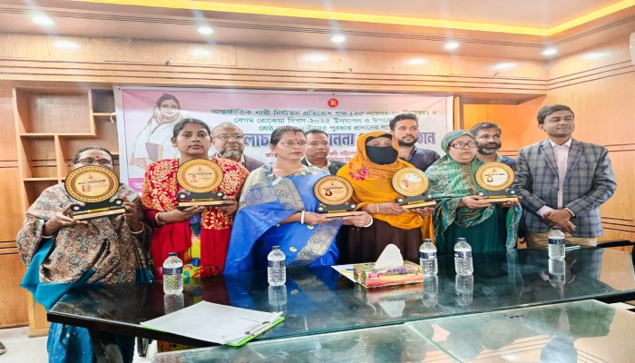 ​সাফল্যজয়ী নেছারাবাদের পাঁচ নারী পেলেন জয়িতা সম্মাননা