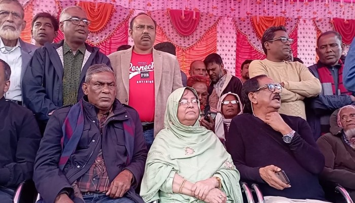 নির্বাচনী প্রচারণায় মাঠে প্রয়াত প্রতিমন্ত্রী পটলের স্ত্রী ও ভাই প্রতিক, ভোট চাইলেন পুতুলের পক্ষে