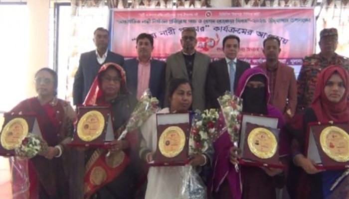 কয়রায় অদম্য নারী পুরস্কার পেল ৫  নারী