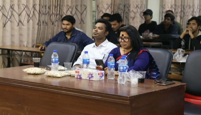 কুবিতে ফিল্ম সোসাইটির কর্তৃক চলচ্চিত্র প্রদর্শন ও নবীনবরণ