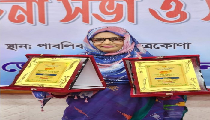 নেত্রকোনায় বেগম রোকেয়া দিবসে ‘অধম্য নারী’ সম্মাননা পেলেন তাহমিদা ইসলাম