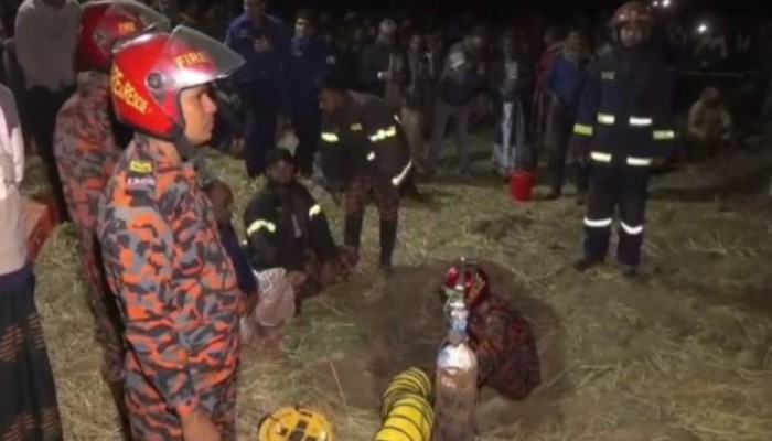 খেলতে যেয়ে গভীর নলকূপে শিশু সাজিদ