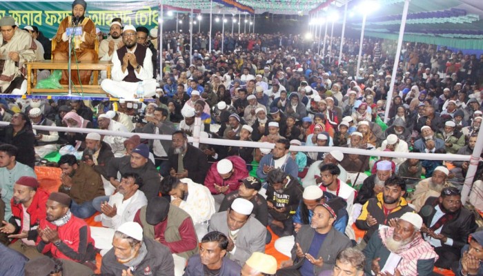 দেশনেত্রী খালেদা জিয়ার জন্য ফয়সল চৌধুরীর উদ্যোগে দোয়া মাহফিলে জনতার ঢল