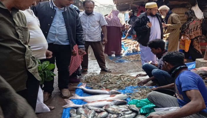 কাউখালীতে অব্যবস্থাপনায় চলছে হাট বাজার, দুর্ভোগ সাধারণ মানুষের
