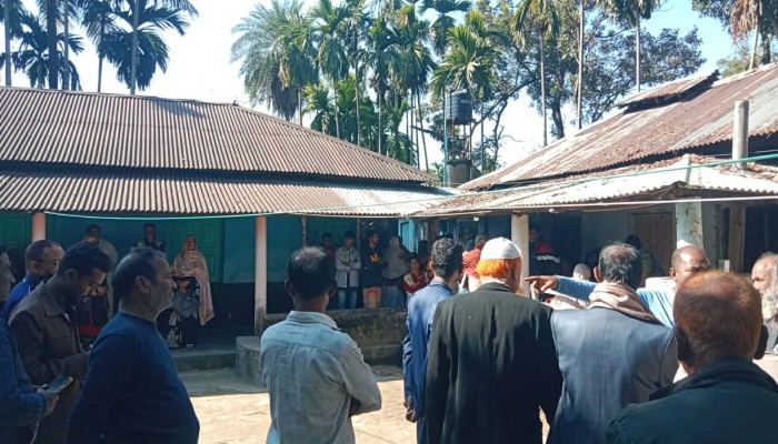 বীরগঞ্জে গলা কেটে হত্যা: রহস্য উদ্ঘাটনে পুলিশের তৎপরতা