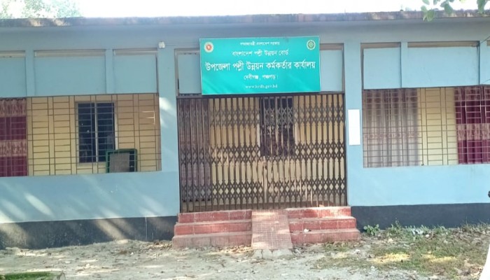 দেবীগঞ্জে মহান বিজয় দিবসে  সরকারি কার্যালয়ে জাতীয় পতাকা উত্তোলন হয়নি