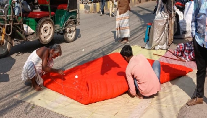 জমে উঠেছে ,লেপ , তোশকের ব্যবসা