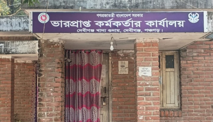 এলএসডিতে  খাদ্য বিভাগের নতুন বস্তা কালোবাজারে বিক্রির অভিযোগ