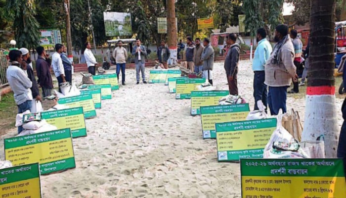 বিরামপুরে রাজস্বের অর্থায়নে প্রদর্শণী বাস্তবায়ন