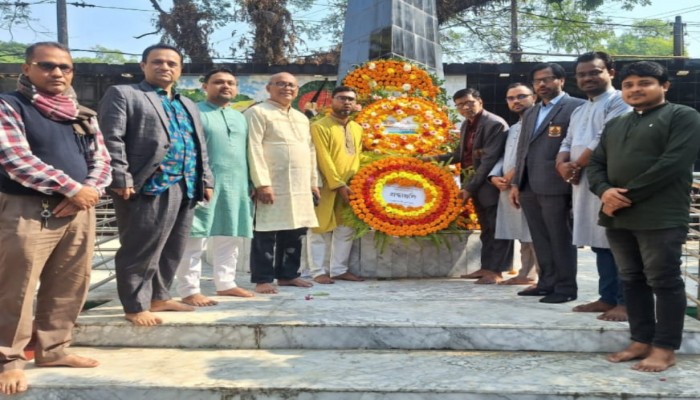 বোয়ালখালী প্রেস ক্লাবের বিজয় দিবসের পুষ্পমাল্য অর্পণ