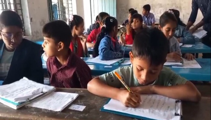 ‎হোসেনপুরে বেসরকারি মেধাবৃত্তি অ্যাসোসিয়েশনের পরীক্ষা অনুষ্ঠিত