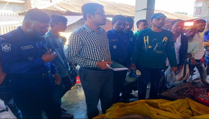 কাউখালীতে দ্রব্যমূল্যর দাম নিয়ন্ত্রণে বাজার মনিটরিং করেন উপজেলা প্রশাসন