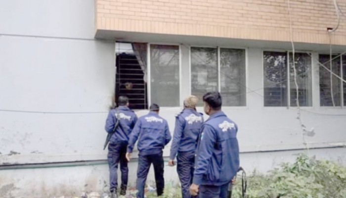 কুষ্টিয়ায় নির্বাচন অফিসে দূর্বৃত্তদের অগ্নিসংযোগ