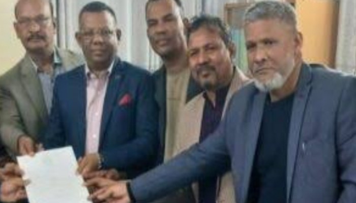 বরিশাল-১ আসনে বিএনপি মনোনীত সংসদ সদস্য প্রার্থী  জহির উদ্দিন স্বপনের পক্ষে মনোনয়ন ফরম সংগ্রহ