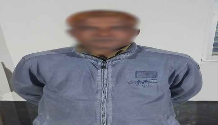 *ফরিদপুর বোয়ালমারীতে দস্যুতা মামলার আসামি মো: মনির শিকদার (৪৫)’কে ঢাকার আশুলিয়া হতে গ্রেফতার করেছে র‌্যাব।*