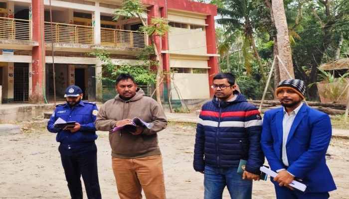 কাউখালীতে ভোটকেন্দ্র পরিদর্শন করেন উপজেলা নির্বাহী অফিসার ও সহকারী রিটার্নিং অফিসার মোঃ আসাদুজ্জামান