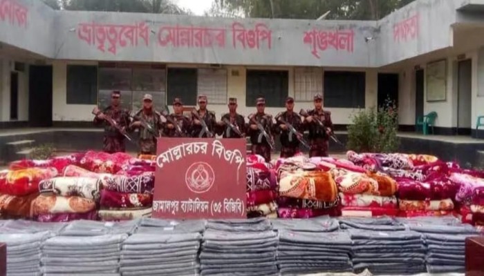 কুড়িগ্রামের রৌমারী  সীমান্তে ৩৮ লাখ টাকার ভারতীয় কাপড় জব্দ