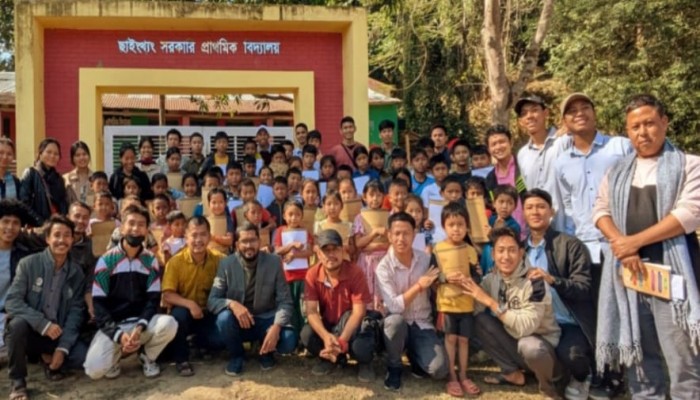 রাজস্থলী ও ফারুয়াতে পাকসের উদ্যোগে শীতবস্ত্র ও শিক্ষা সামগ্রী বিতরণ