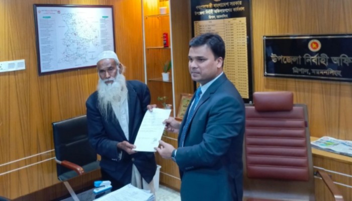 ভিক্ষা করে জমানো টাকায় এমপি প্রার্থিতা: ত্রিশালে আলোচনায় ফকির মুনসুর