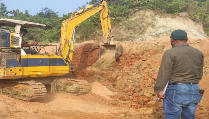 নাইক্ষ‍‍্যংছড়ির দুই অবৈধ ইট ভাটাই প্রশাসনের অভিযান জরিমানসহ বিপুল জ্বালানি কাঠ জব্দ