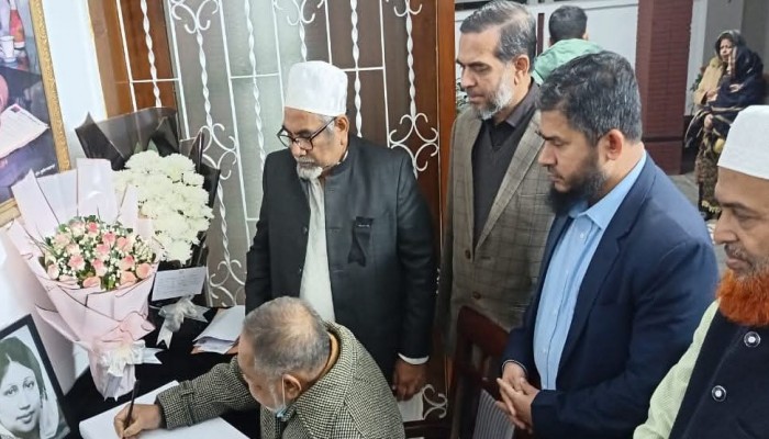 বেগম খালেদা জিয়ার ইন্তিকালে দলের গুলশান কার্যালয়ে সংরক্ষিত শোক বইতে ডা. সৈয়দ আব্দুল্লাহ মো: তাহের এর স্বাক্ষর