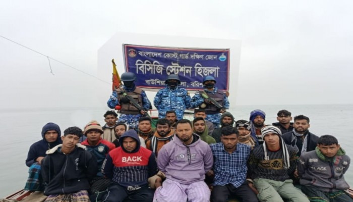 হিজলায় হাইকোর্টের স্থগিতাদেশ অমান্য করে বালু উত্তোলন করায় গ্রেপ্তার - ২১ড্রেজার আটক- ৬০