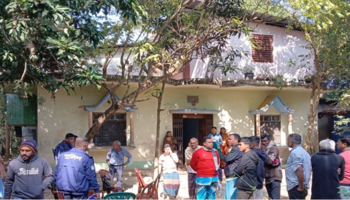 বোয়ালখালীতে অস্ত্রের মুখে জিম্মি করে দুর্ধর্ষ ডাকাতি