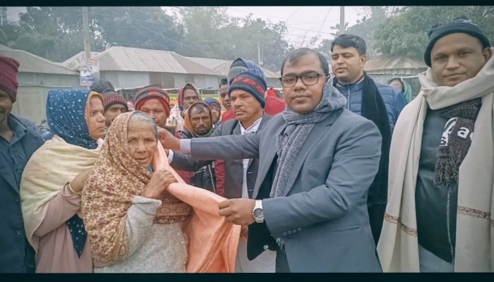 চরভদ্রাসন উপজেলায় তীব্র শীতের প্রভাবে বিপর্যস্ত চরের অসহায় ও দুস্থ মানুষের মাঝে শীতবস্ত্র বিতরণ