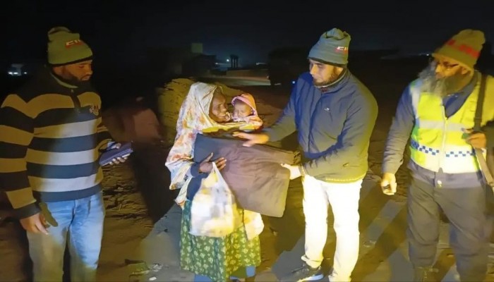 সিরাজগঞ্জে এক অসহায় মা ও তার শিশু সন্তানের পাশে মানবিক পুলিশ সুপার সাইফুল ইসলাম সানতু