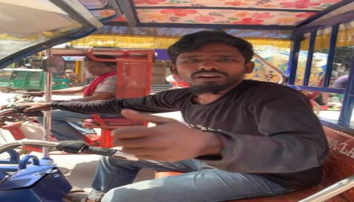 অটো-চালকদের বাড়তি ভাড়ার চাপ, ভোগান্তিতে যাত্রীরা