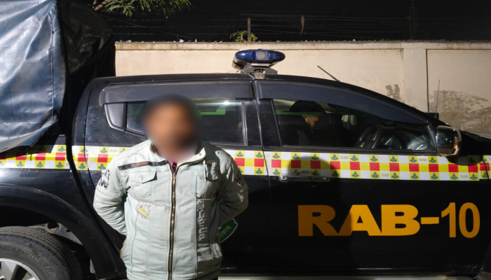 রাজবাড়ীর পাংশায় চোরাই মোটরসাইকেলসহ দুইজন আসামিকে গ্রেফতার এবং একটি পরিত্যক্ত চোরাই মোটরসাইকেল উদ্ধার করেছে র‌্যাব-১০