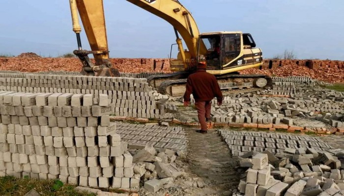 বানারীপাড়ায় ইটভাটায় পরিবেশ অধিদপ্তরের অভিযান সাড়ে ৮ লাখ টাকা জরিমানা