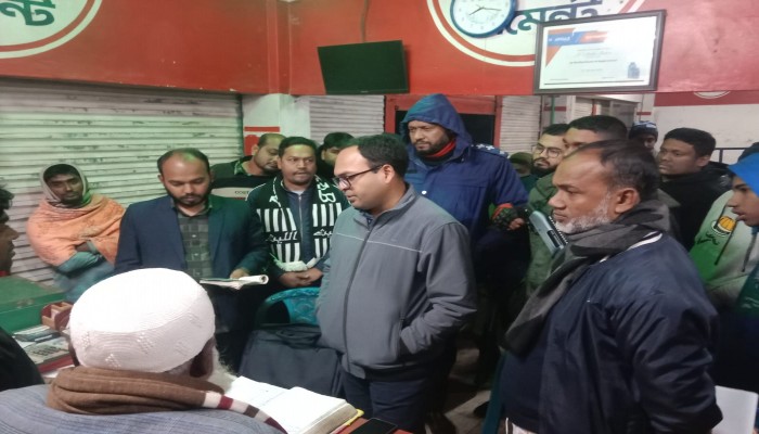 বুড়িচংয়ে গ্যাসের সিলিন্ডার দোকানে উপজেলা প্রশাসনের অভিযান; জরিমানা