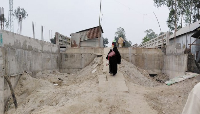 কুড়িগ্রামের রৌমারীতে সংযোগ সড়কের কাজ বন্ধ করলেন বিএনপি নেতা