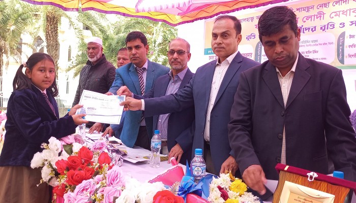 সিলেটে ফয়েজ উদ্দীন লোদী মেধাবৃত্তি ও সনদপত্র বিতরন