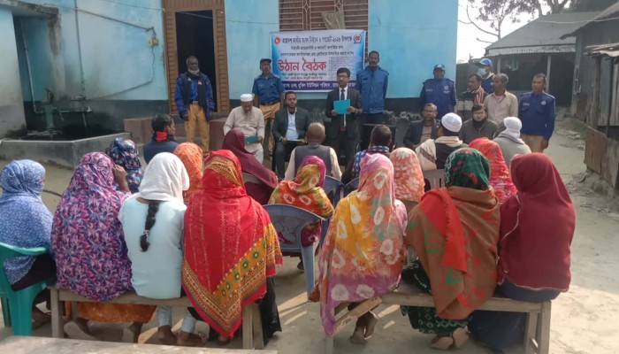 ধুবিল ইউনিয়ন পরিষদে গণভোট নিয়ে উঠান বৈঠক অনুষ্ঠিত